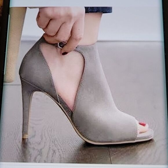 CHRISTIAN SIRIANO OPEN TOE HIGH HEEL ADJUSTABLE ANKLE STRAP SHOE - Picture 15 of 15